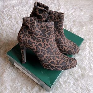 New Paul Green Leopardino Booties 7.5